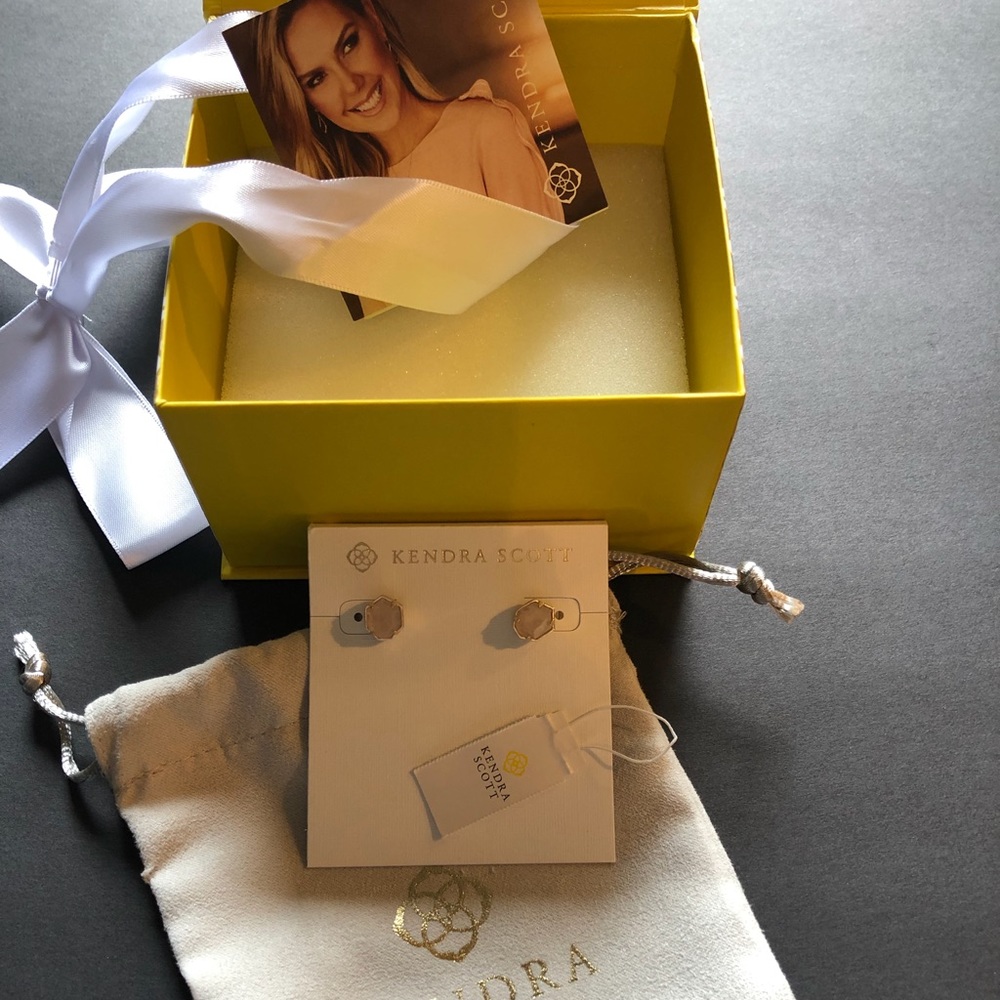 Kendra Scott Gold Earrings w Rose Quartz like new